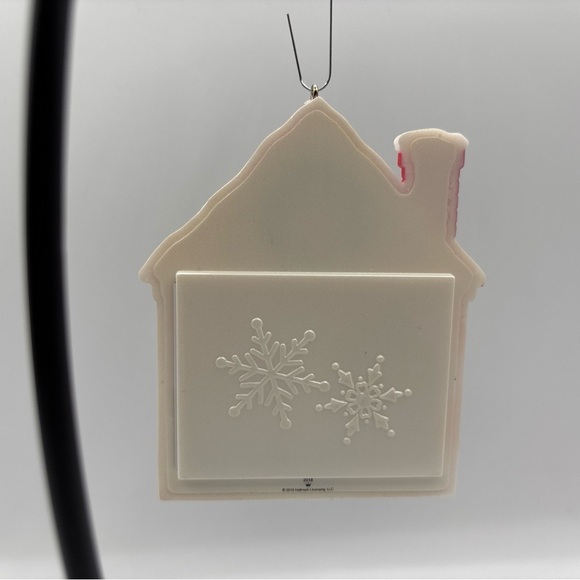 Hallmark Keepsake 2018 Our First Christmas - Christmas Tree Photo Holder - Picture 5 of 12